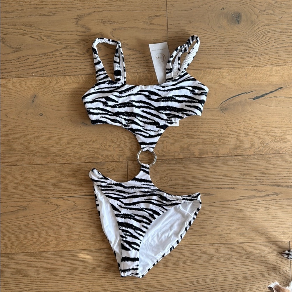 GIGII’S Zebra Print Cutout Tracy Swimsuit. With Robe Cover Up. New with Tags.